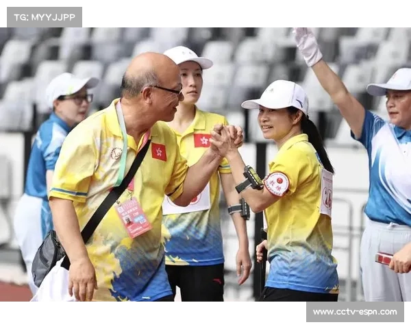 赛场温情一刻：选手赛后相互致意展现体育友谊