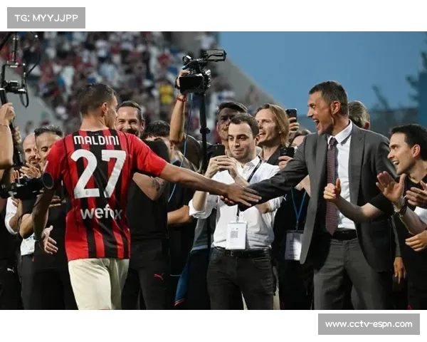 意甲俱乐部开放日：球迷见面会与训练营互动